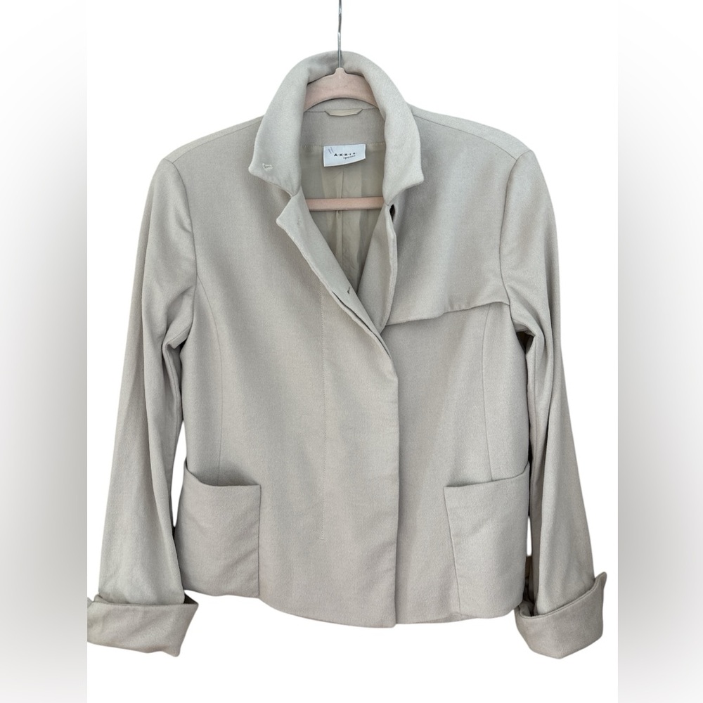 AKRIS PUNTO Vintage 1990 Style Beige Wool Flannel Cropped Jacket Size 4 US